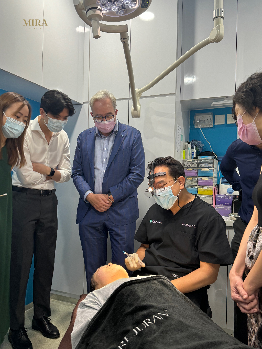 Dr kim and dr clark during rejuran injections treatment 01, mira clinic perth